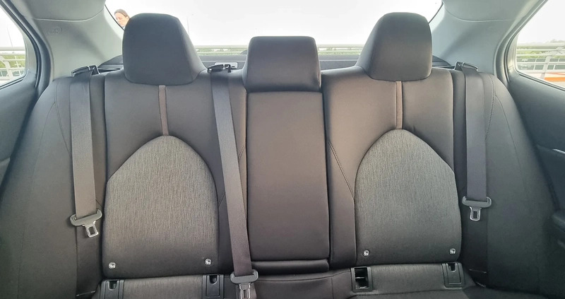 Toyota Camry cena 100400 przebieg: 106800, rok produkcji 2019 z Warszawa małe 352